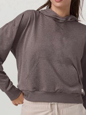 Vuori Women's Pullover Hoodie in Heather Brown